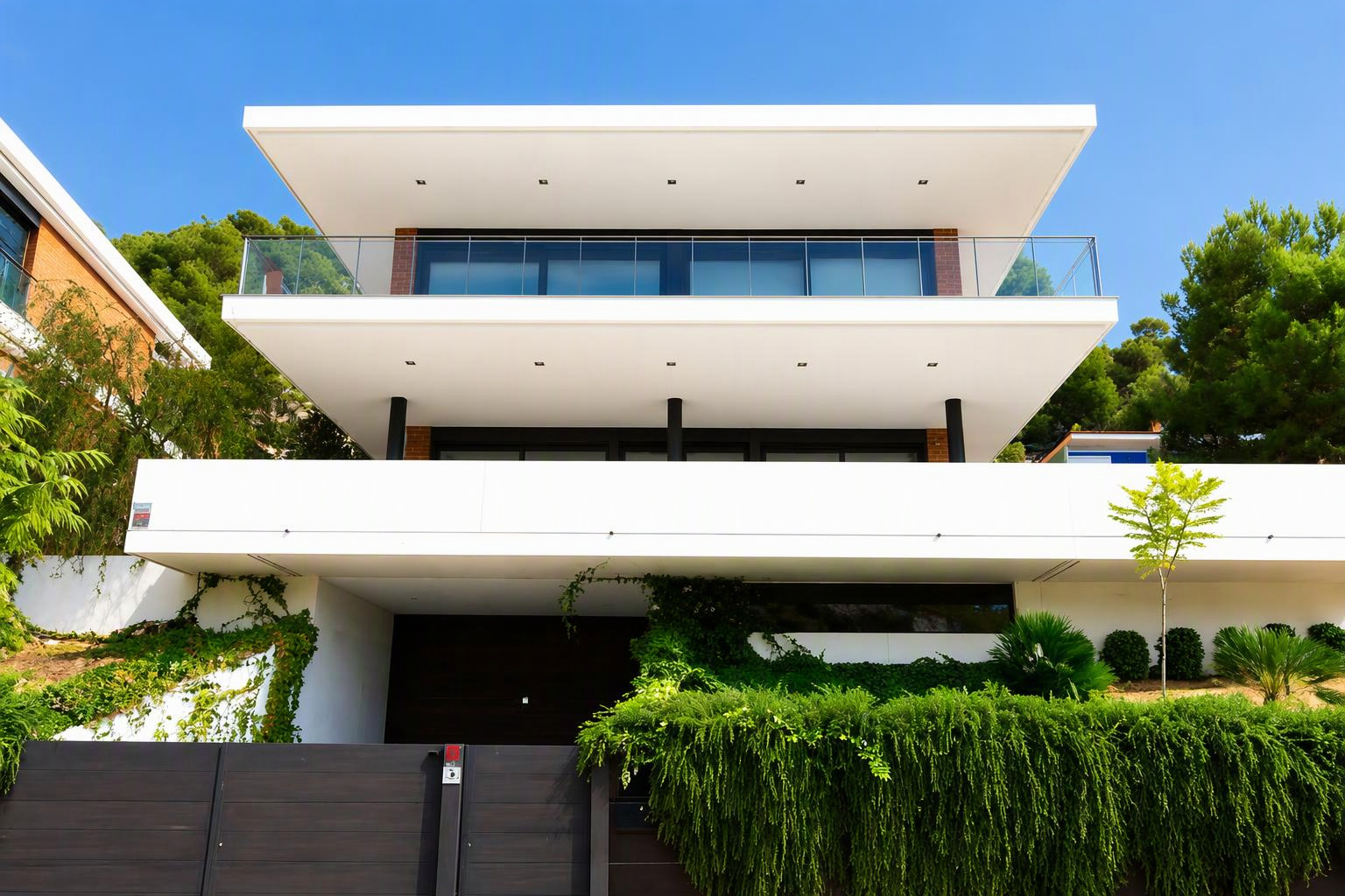 Front view of Villa Montgavina in Sitges